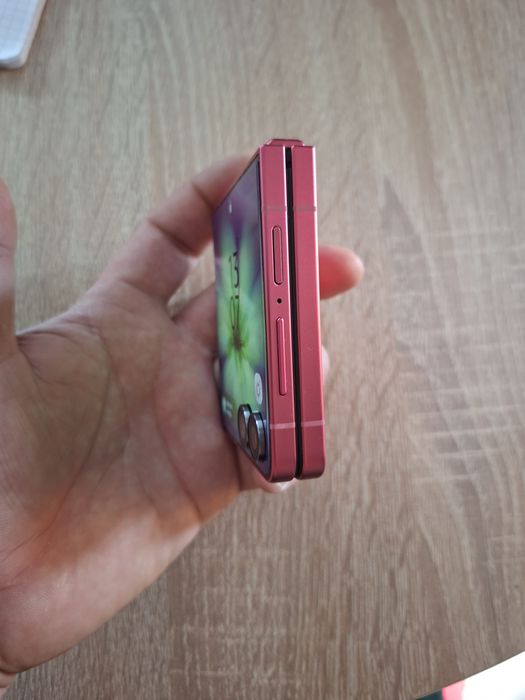 Samsung Z Flip 7 czerwony