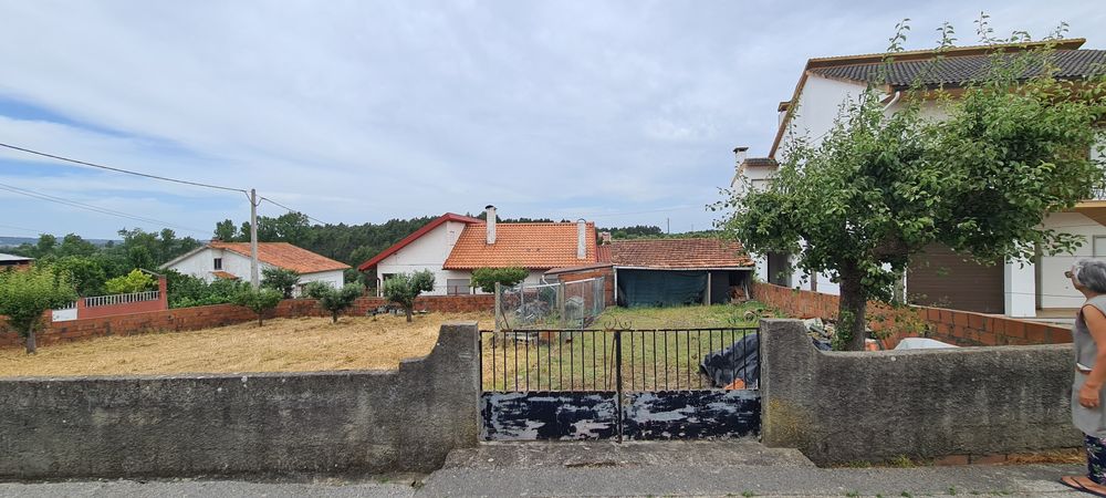 536 m2 Terreno murado e com água da rede