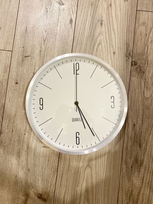 Zegar ścienny srebrny Jysk 30 cm