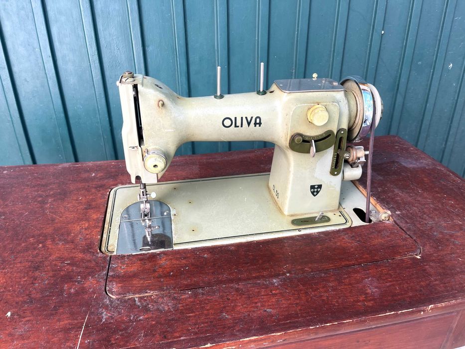 Máquina de Costura OLIVA CL50 – Vintage, Operacional