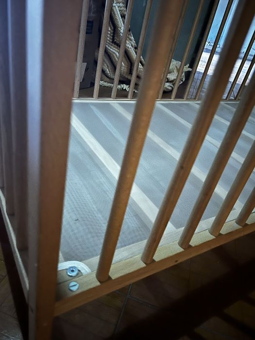 Banheira para bebé, berco com colchao, e cadeirinha alimentacao