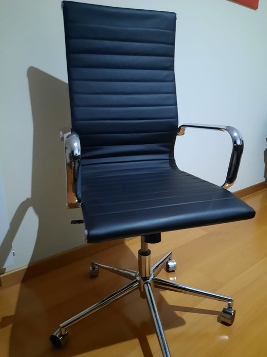 Cadeira de escritório como nova