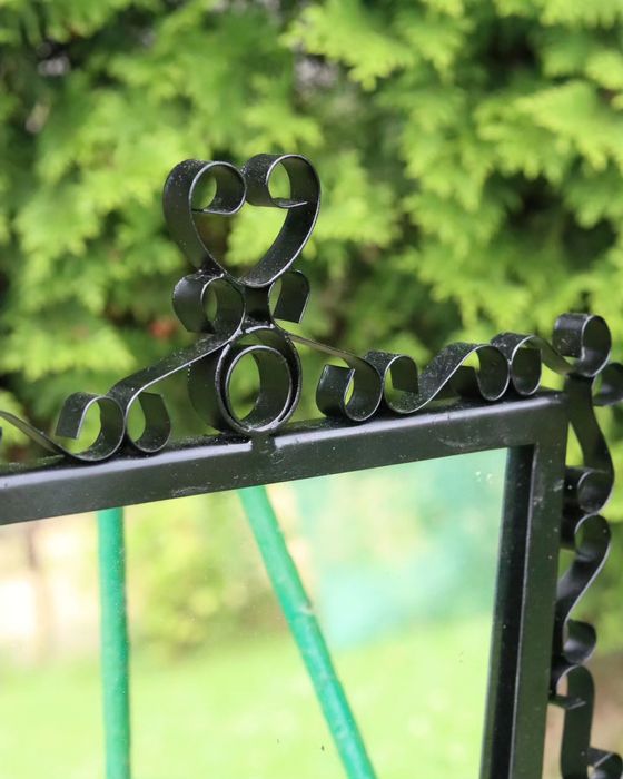 Piękne stare lustro metaloplastyka