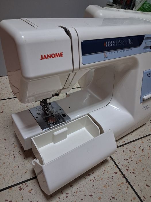 Швейна машинка Janome ME 18W