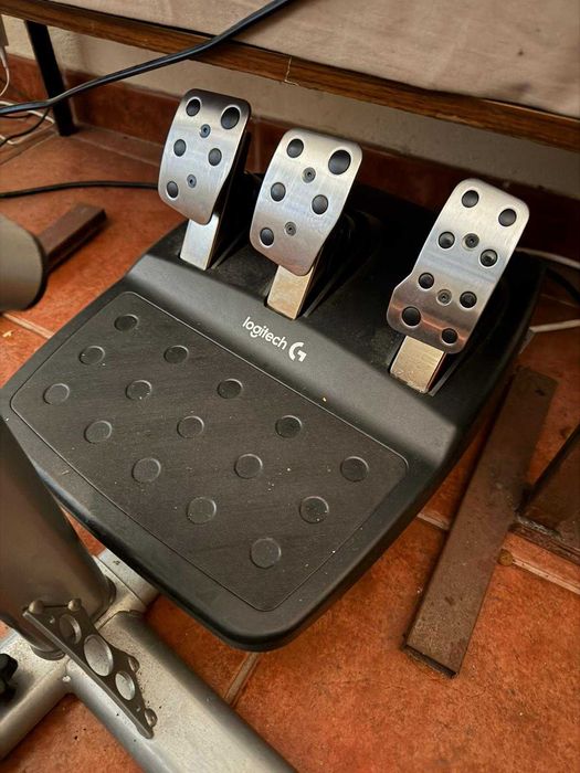 Vendo G29 com caixa e fatura (usado 2/3 vezes)