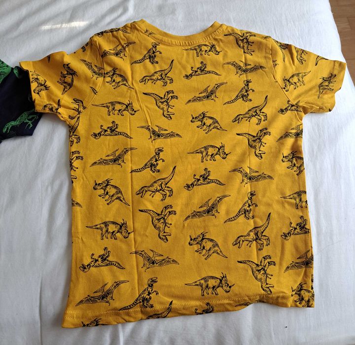 2 T-Shirts Primark - Dinossauros - Tamanho 116m - Criança 5/6 anos