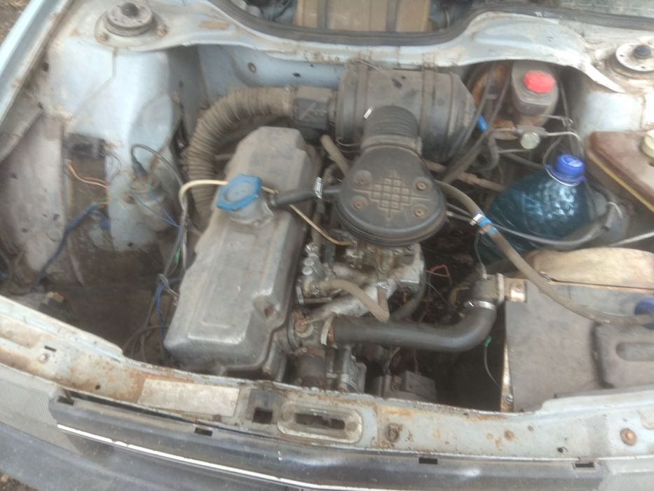 Запчасти на двигатель.