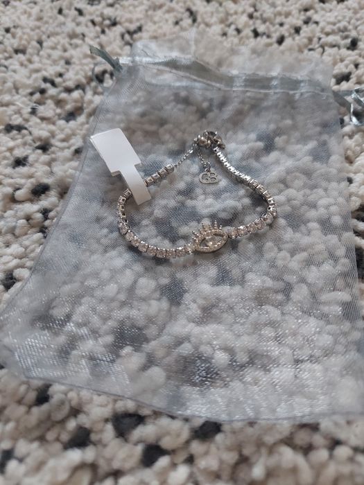 Pulseira prateada em aço nova