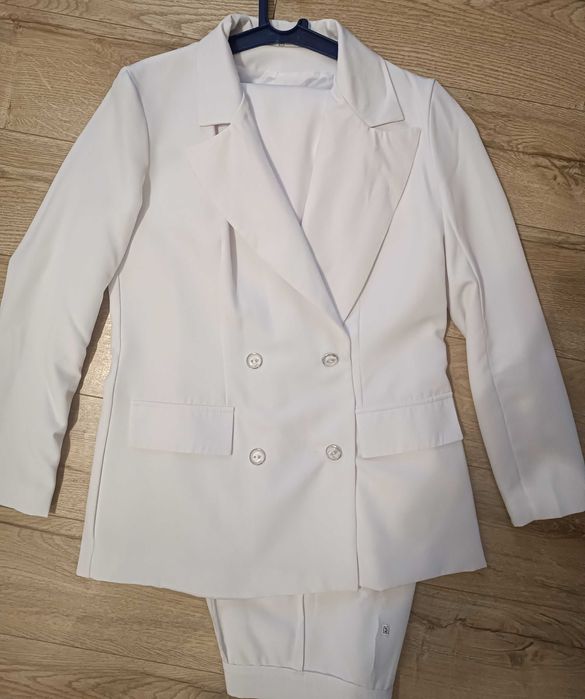 Костюм білий М розмір