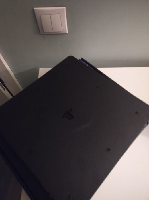 Konsola PS4 slim