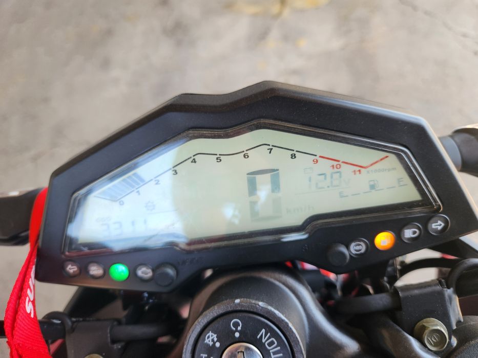 Vendo moto muinto bem estimado com  3000km