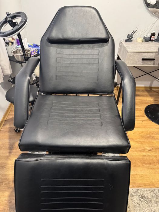 Продаю косметологічну кушетку