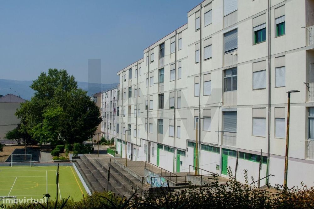 Apartamento T4 com varanda no Bairro da Araucária – Vila Real — UTAD