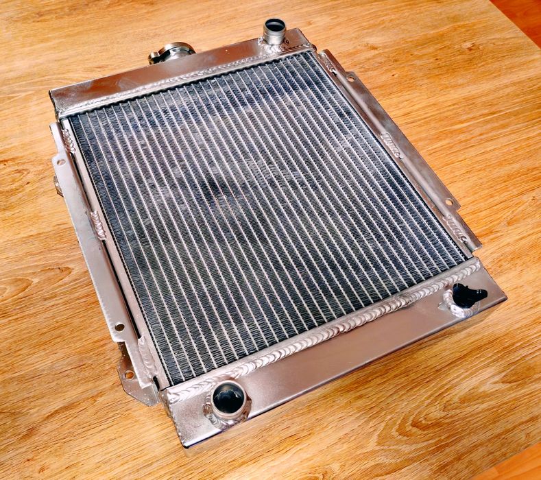Radiador Alumínio Datsun 1200 desde o ano 1970 até 1976.