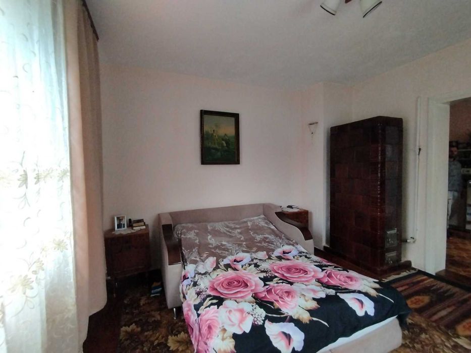 Чудовий будинок в курортному місті Косів на великій ділянці!