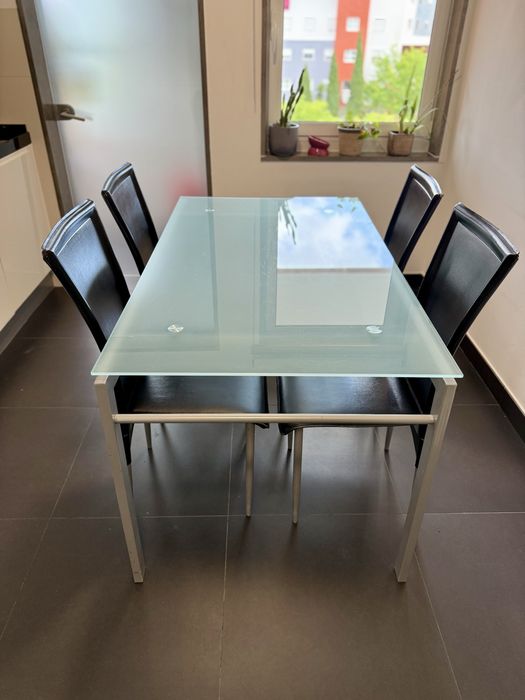 Mesa de Vidro com 4 Cadeiras