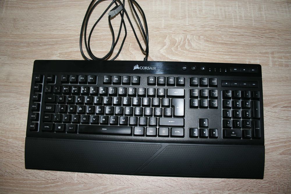 Teclado Corsair K55 RGB