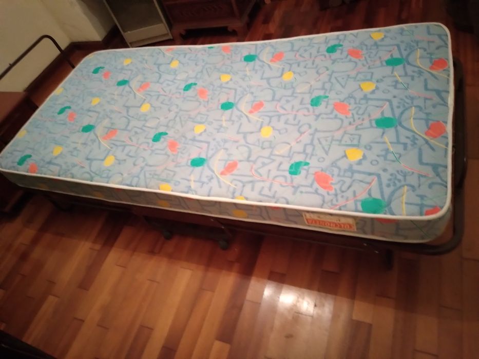 Divã com colchão Molaflex