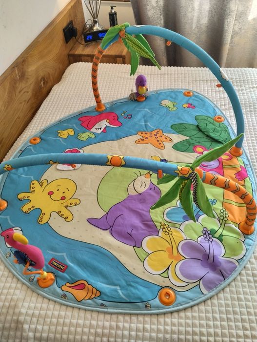 mata edukacyjna z pałąkami tiny love z foką