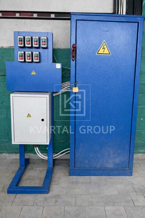 В продажу ВЕЛИКЕ комерційне приміщення