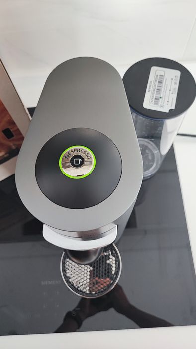 Nespresso Vertuo Plus (com caixa) + gaveta para cápsulas
