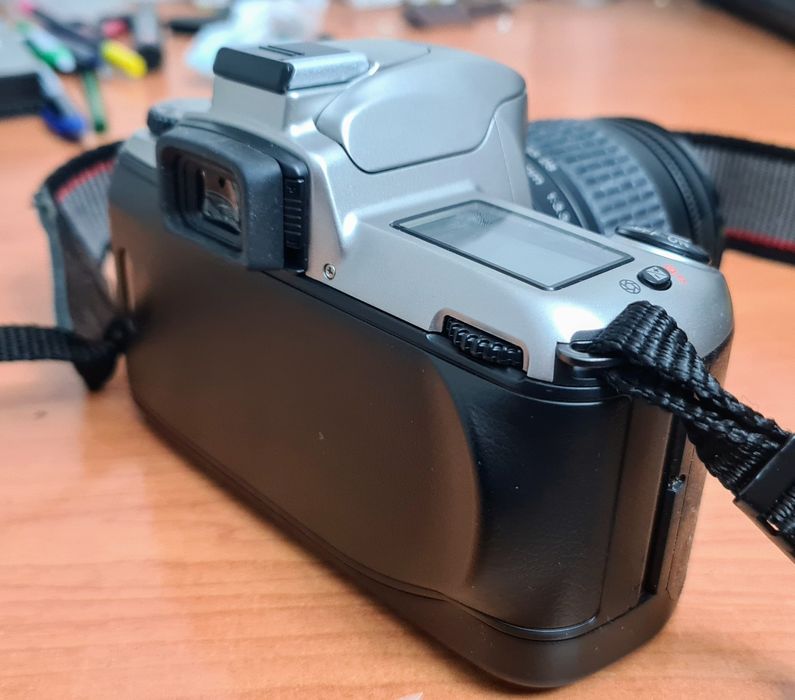 Nikon N65 com lente 28-80mm e filtro UV