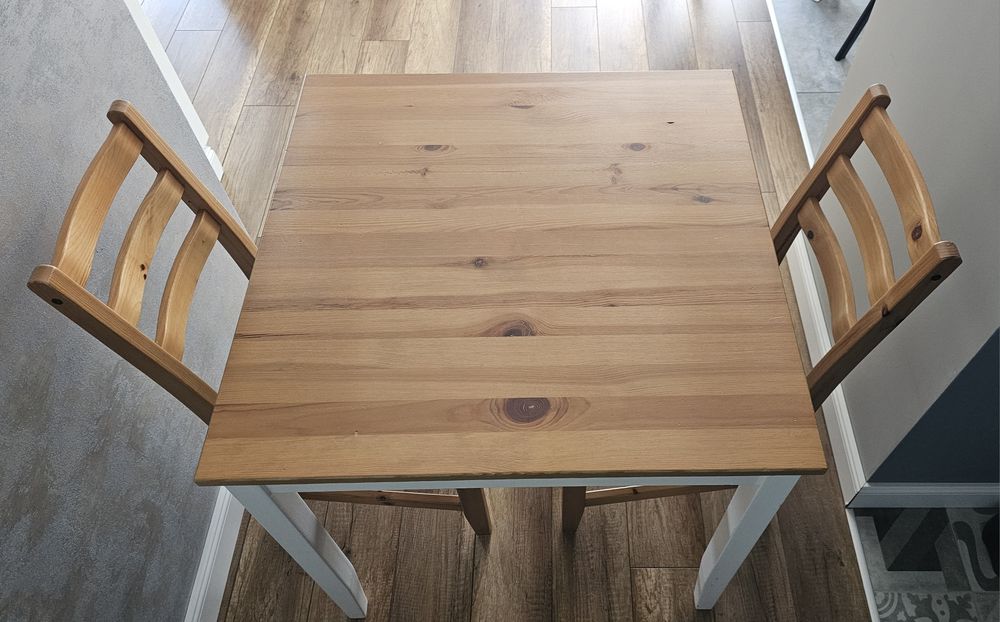 Drewniany stół z krzesłami IKEA