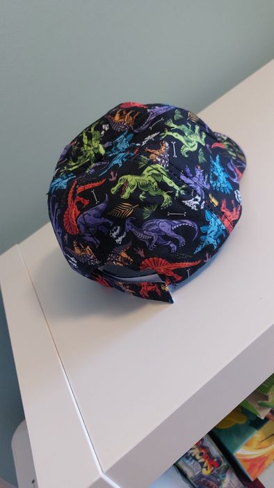 Czapka z daszkiem dinozaury