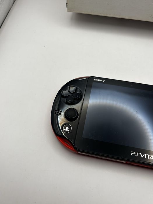 czarno czerwona konsola PS Vita slim 2000 + pudełko + kabel stan dobry