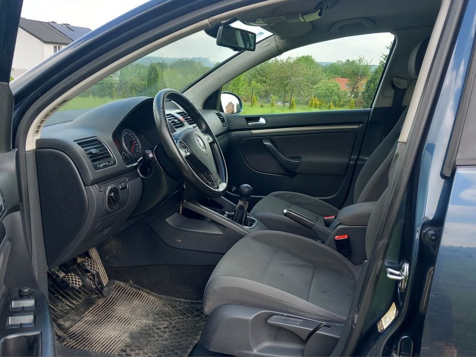 VW_Golf 5_1.9 TDI_5 Drzwi_Sprawna Klima_Alusy_Bez korozji_OKAZJA