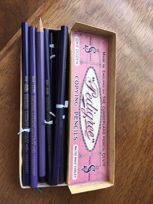 Caixa de lápis muito antiga-ler descrição