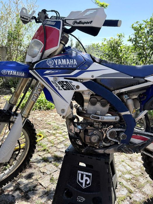 Yzf 250 matriculada