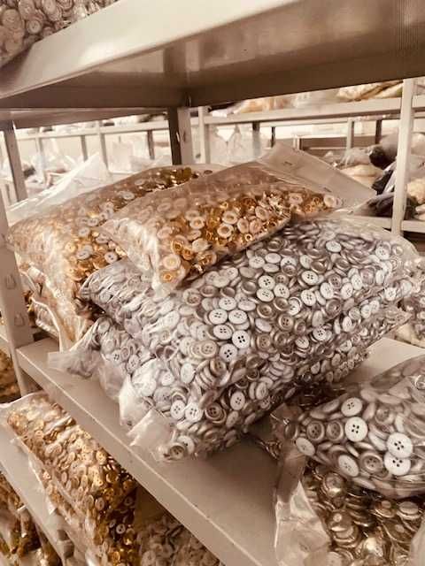 + 100 mil botoes metalizados  - textil e calçado - liquidaçao