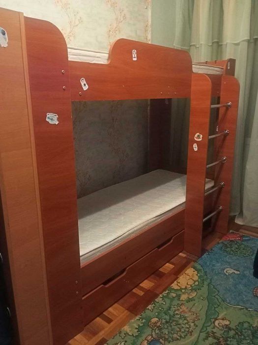 Продам двоярусну кровать (Осіпенковський мк-р)