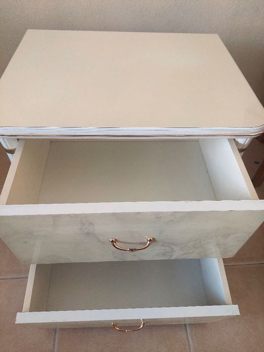 1 mesa de cabeceira vintage