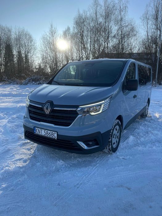 Renault Trafic Long 9 Osobowy Wynajem Busa Wypożyczalnia Busów Kat B Klimatyzacja Hak Lotnisko Wakacje