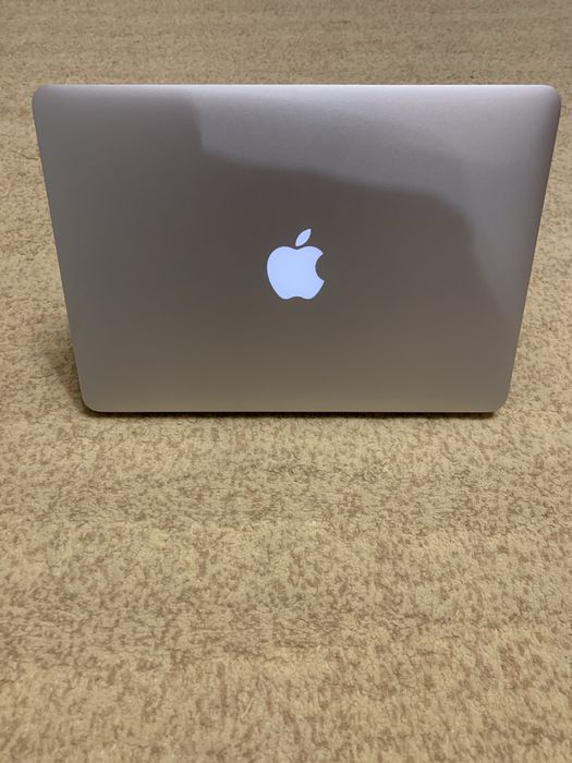 MacBook Pro  в суперовому стані з новою батарейкою