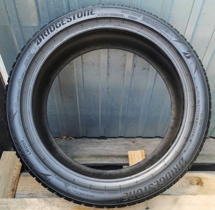 406) Opona - 225/45/19 - Bridgestone - 6mm - 1x2022 - Zimowa