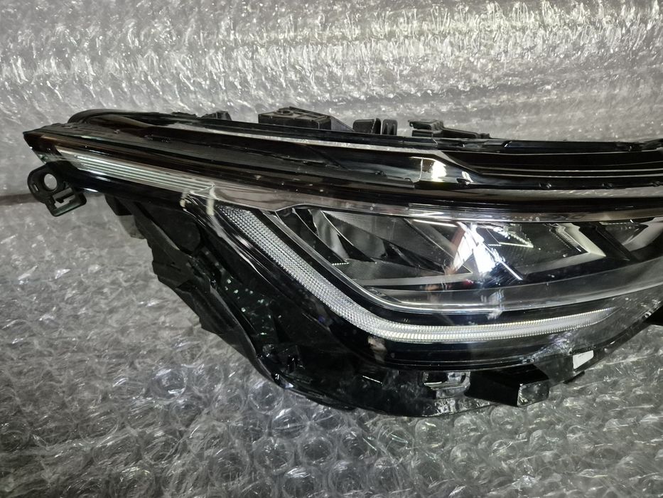 Vw Golf VIII Lampa Led reflektor prawy