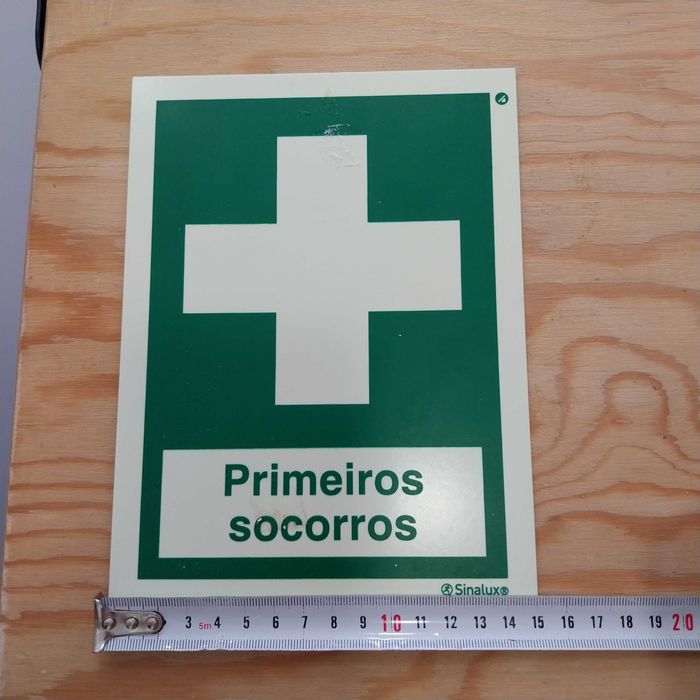 Sinalética fotoluminescente primeiros socorros sinalux
