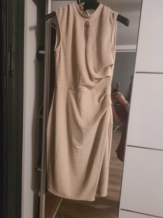 Sukienka z złota nitką