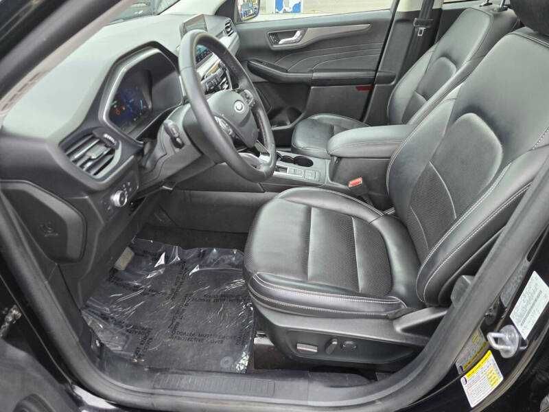 2022 Ford Escape Titanium