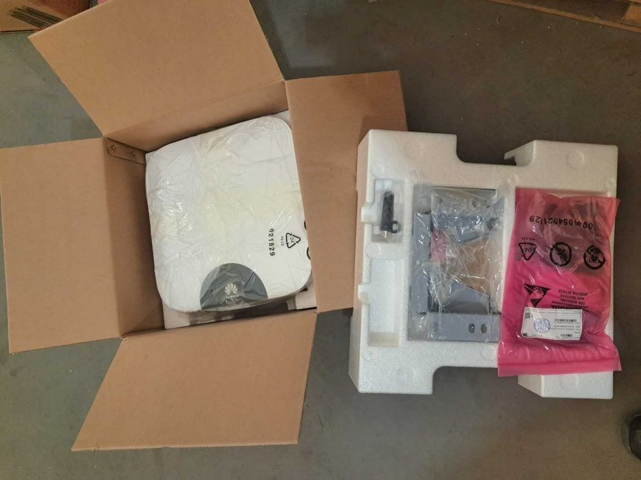 Техніка Huawei: Сервери, Інвертори, Роутери (20 палет, сток)