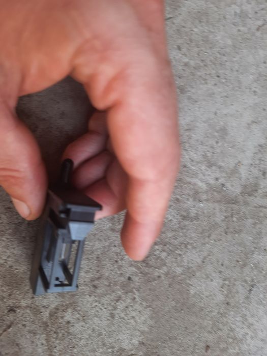 Фонарь кнопка датчик подсветки бардачка Тойота Авенсис т25 81260-33030