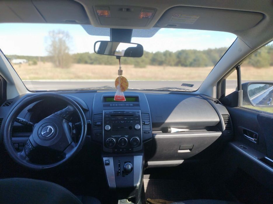 Samochód Mazda 5