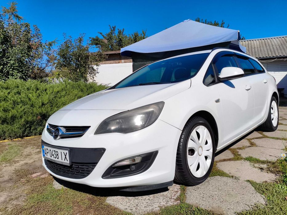 Opel Astra Sports Tourer 2014