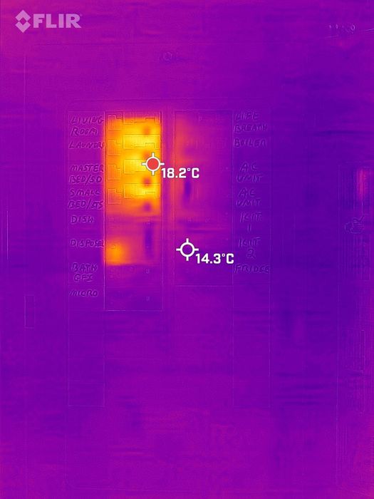 Тепловизор для смартфона Flir one