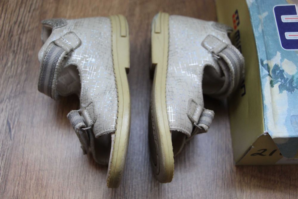 Minimen . Шкіряні босоніжки. Розмір 24.