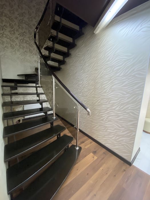 Продажа 2- уровненной стильной 4 комнатной квартиры