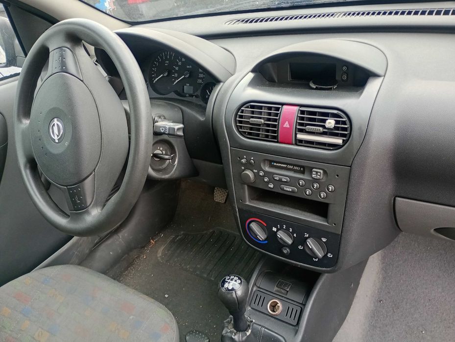 Opel Corsa C 1,0  maska czarna, części transport FV dostawa